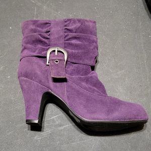 Quipid purple ankle boots.